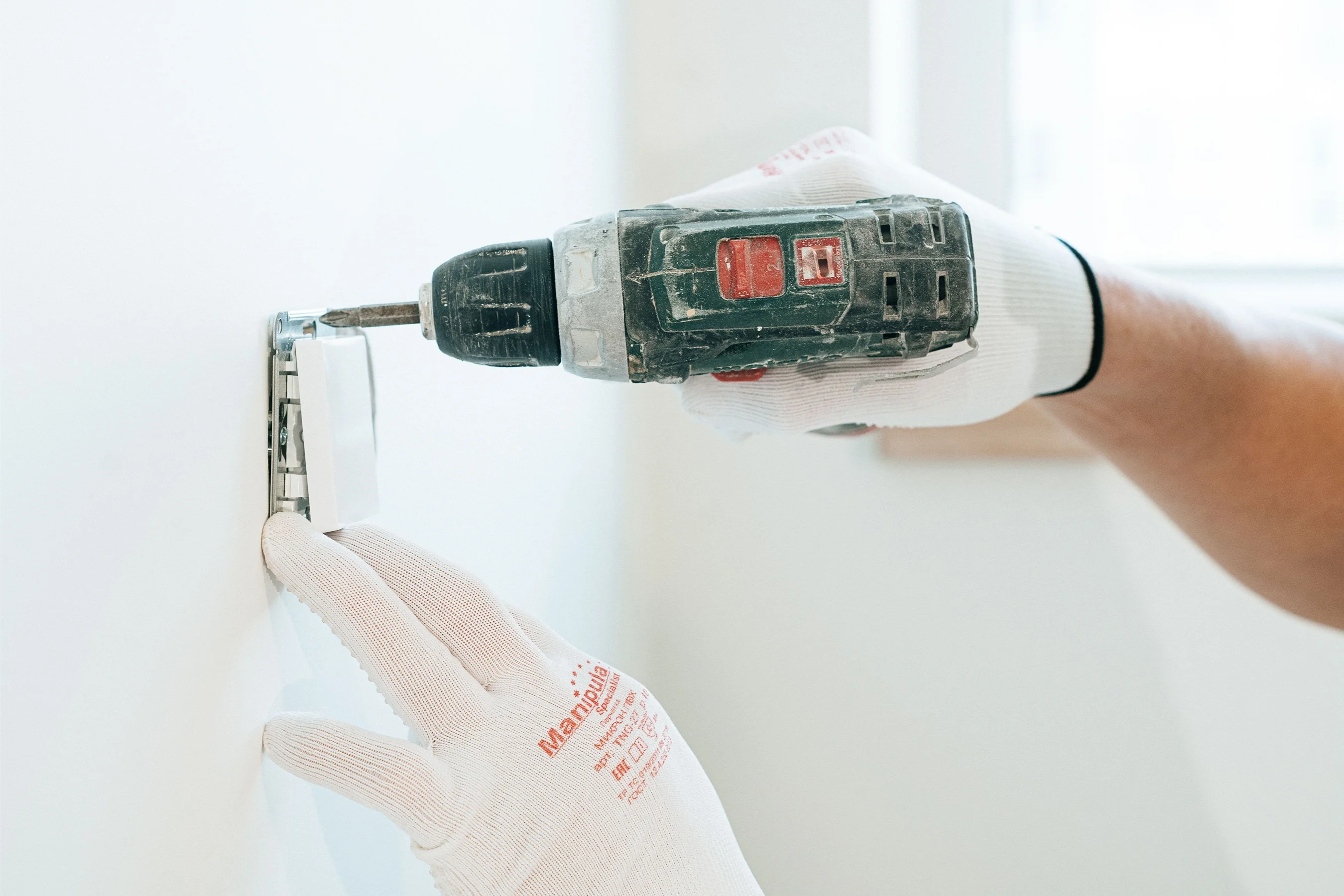 Montaż osprzętu elektrycznego Instalacje — Montaż osprzętu elektrycznego